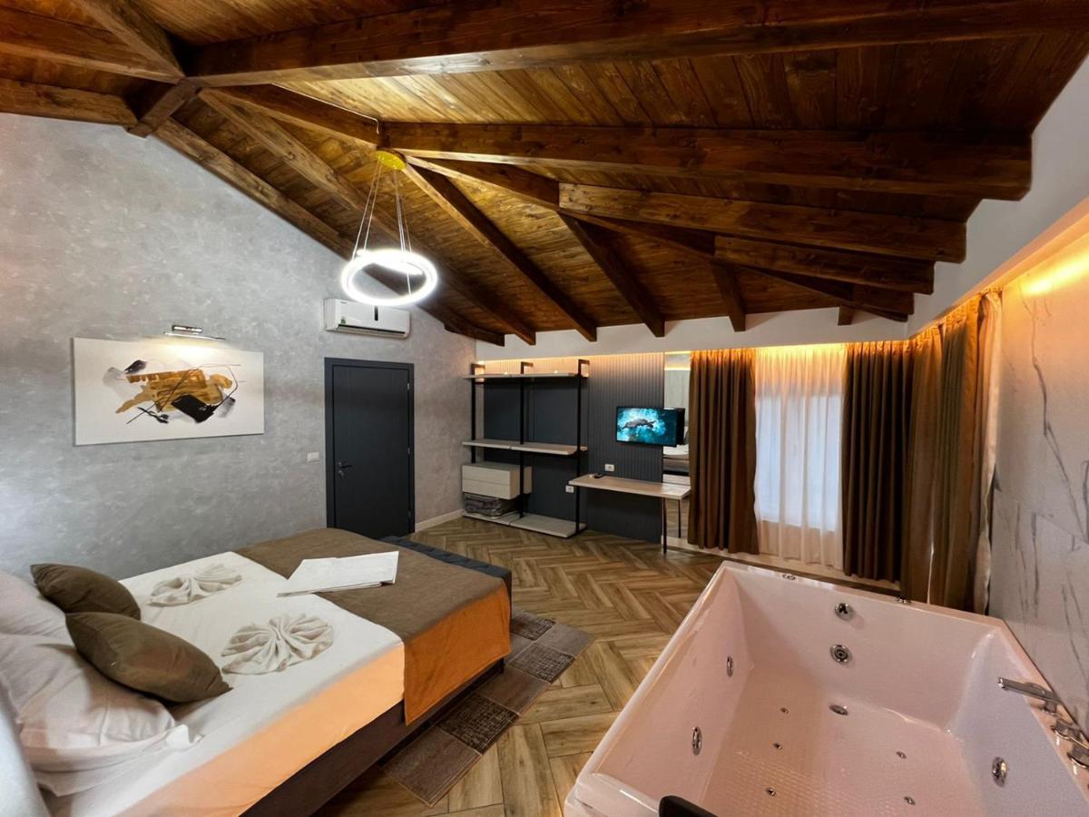 Hotel Emigranti Shkodër Exteriör bild