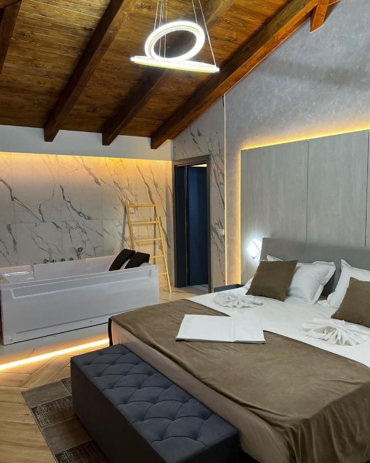 Hotel Emigranti Shkodër Exteriör bild