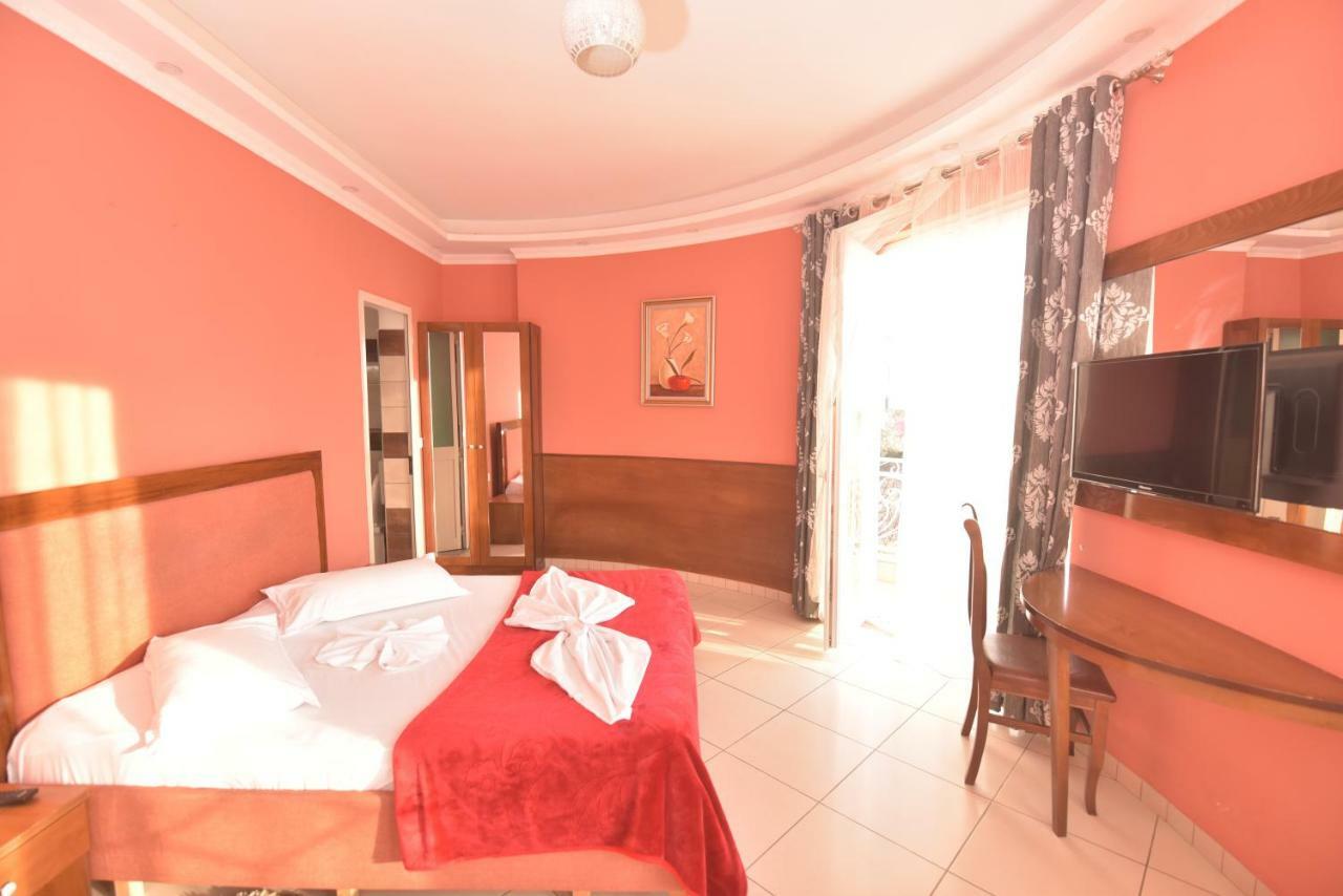 Hotel Emigranti Shkodër Exteriör bild