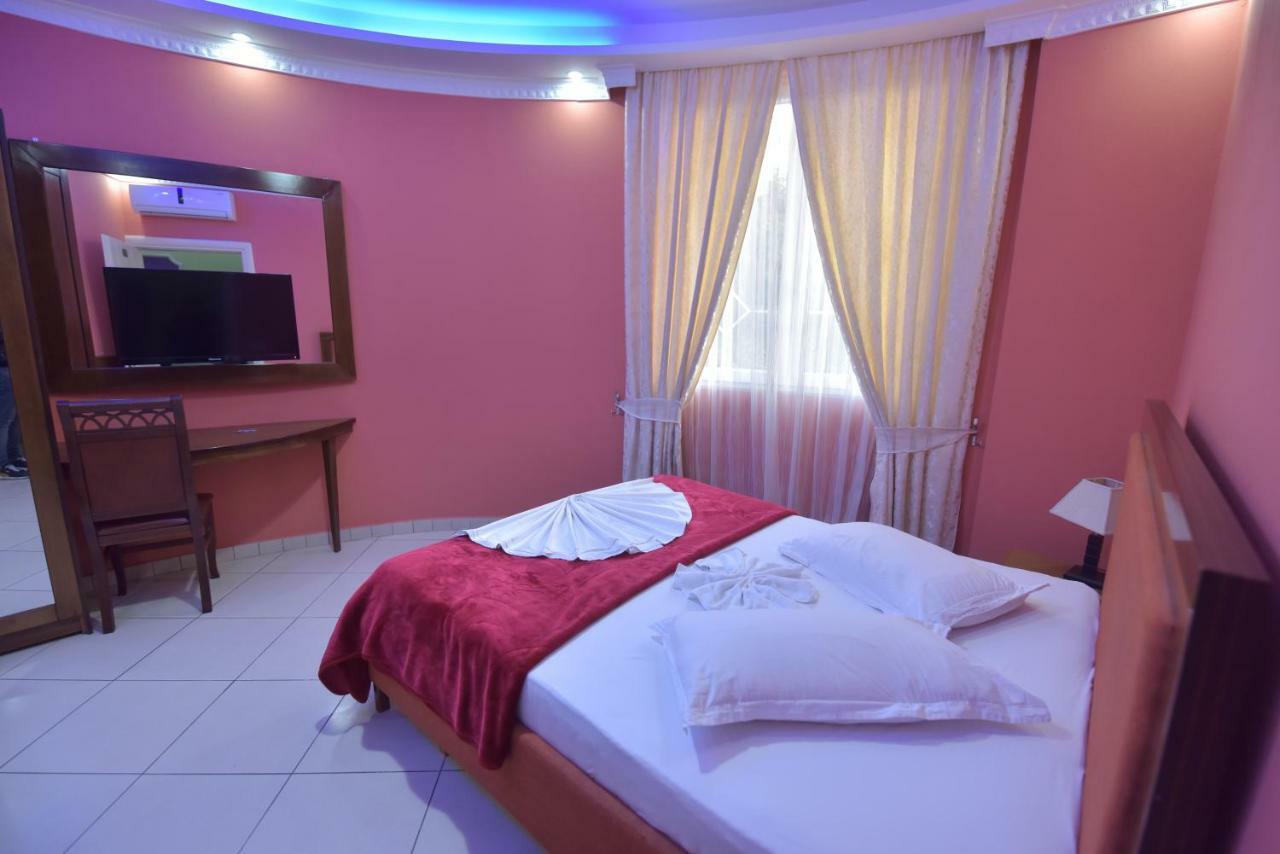 Hotel Emigranti Shkodër Exteriör bild