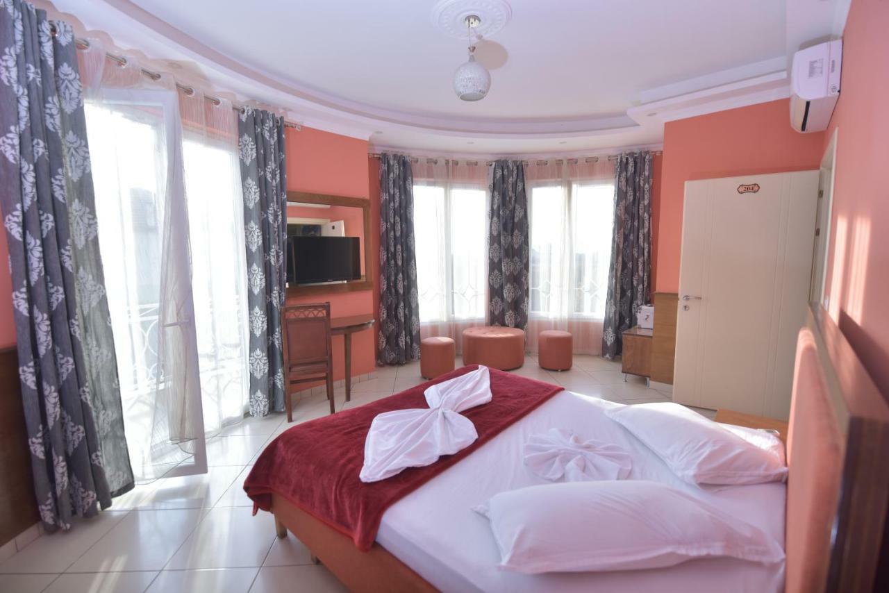 Hotel Emigranti Shkodër Exteriör bild