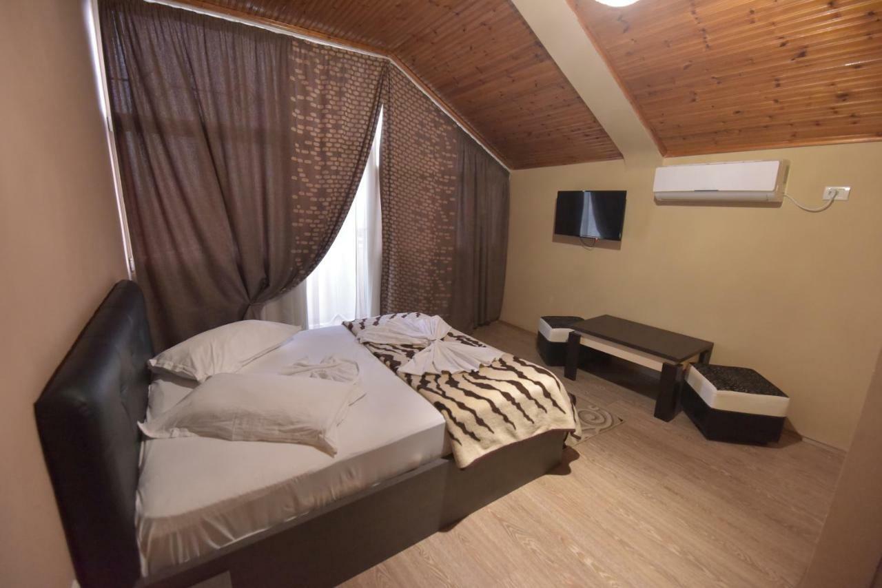Hotel Emigranti Shkodër Exteriör bild