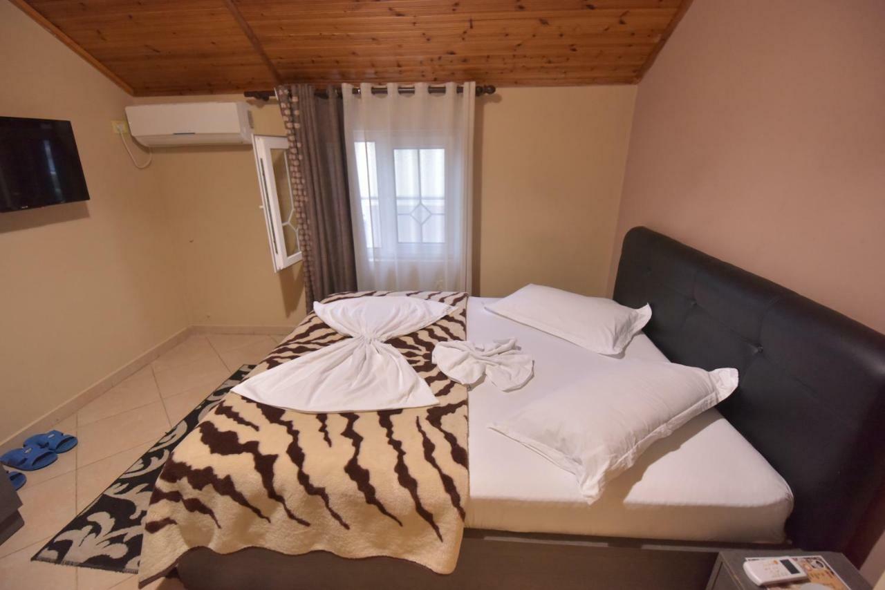Hotel Emigranti Shkodër Exteriör bild