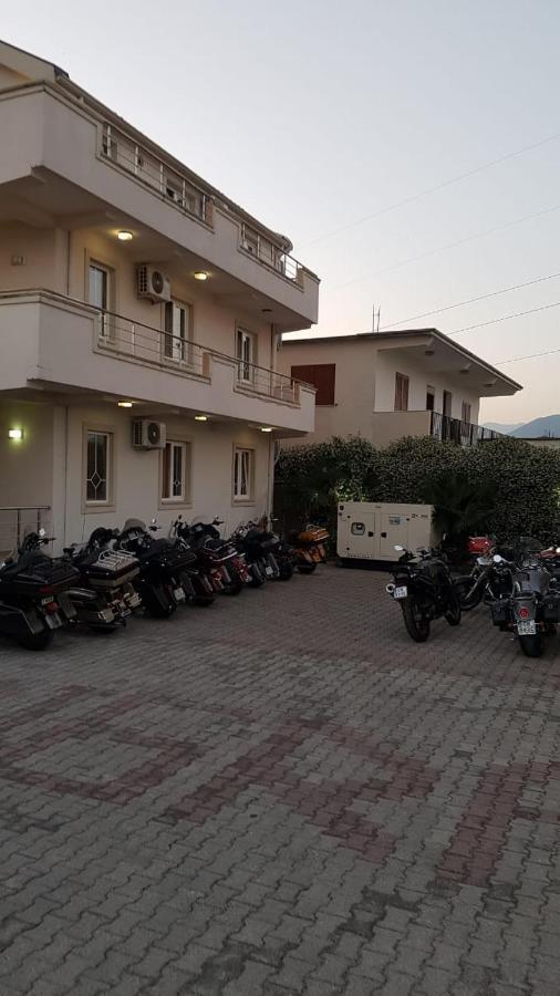 Hotel Emigranti Shkodër Exteriör bild